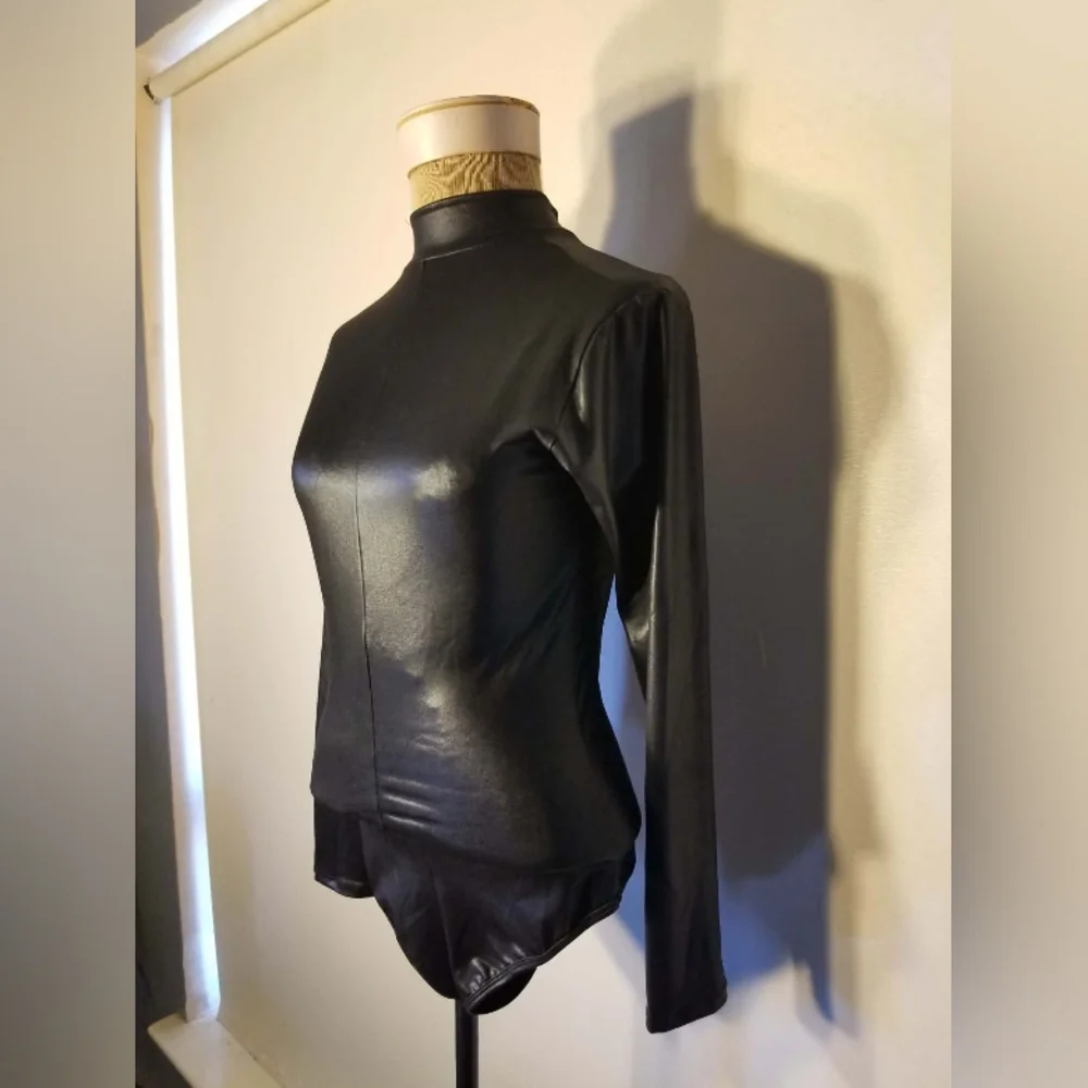 Leg Avenue Sexy Black Long Sleeve Bodysuit & Ruffled High/Low Skirt Size Small - Picture 5 of 8